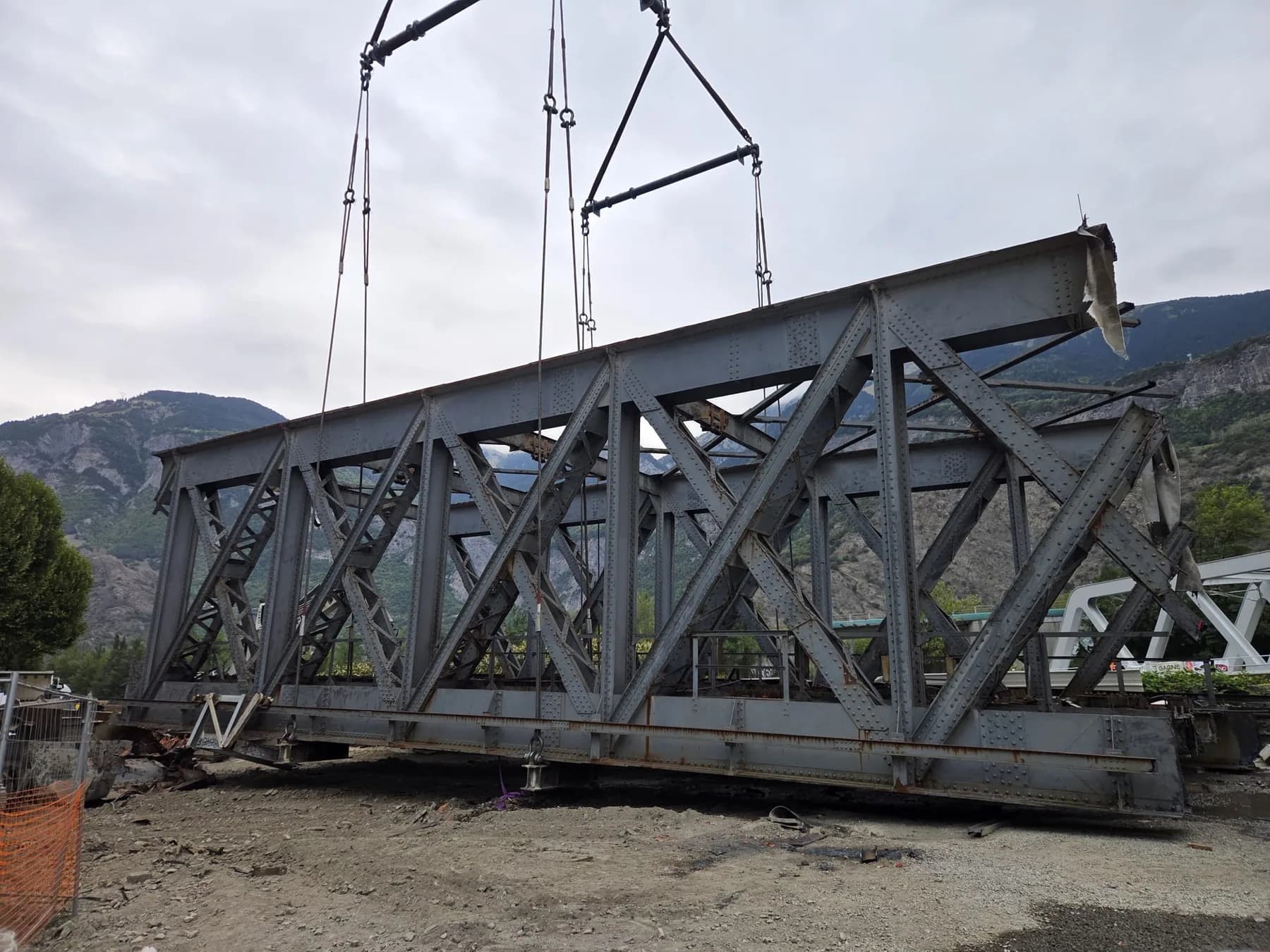 Vue du chantier de déconstruction d’un ouvrage métallique